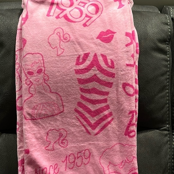 NWT! BARBIE Barbie Doll PINK 1959 PLUSH OVERSIZED 50X 70 Throw Blanket - Picture 4 of 9